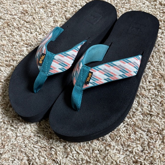 Teva EUC women’s 11 Black Patterned mush 2 Flip Flops - Picture 1 of 1